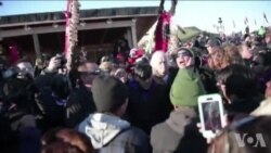 抗议者庆祝政府决定北达科他州输油管改道 抗议者庆祝政府决定北达科他州输油管改道