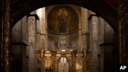 资料照片:乌克兰首都基辅圣索菲亚大教堂的内部。(2022年3月26日)