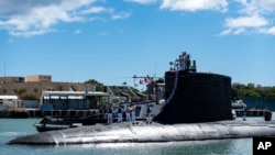 资料照片:美国海军“伊利诺伊”号弗吉尼亚级核动力快速潜艇完成部署任务后返回位于夏威夷珍珠港-希卡姆联合基地的母港。(2021年9月13日)
