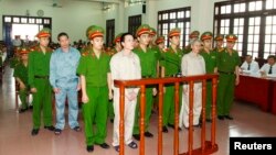 Gia đình nông dân Ðoàn Văn Vươn bị đưa ra xét xử tại Tòa án Nhân dân thành phố Hải Phòng, ngày 2/4/2013.