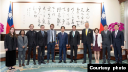 总部位于巴黎的新闻自由倡议组织“无国界记者(Reporters Without Borders)”新任秘书长柏儒廷(Thibaut Bruttin)本周率领参访团来台,并于星期三(10月16日)拜会台湾总统赖清德(照片提供: 无国界记者)