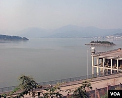 三峡大坝前形成的湖泊