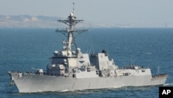 美国海军导弹驱逐舰“劳伦斯”号在太平洋上行驶 (2015年5月4日)