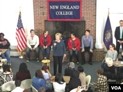 民主党总统候选人希拉里·克林顿在新罕布什尔州选民集会上发表演讲。(龚小夏拍摄 2016年2月9日)