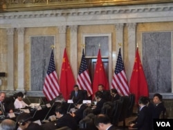 美财长雅各布•卢在美国财政部举行的美中经济对话开幕式上致辞时说:“我们的任务很明确。美中必须共同努力以确保有利于可持续的,能够创造就业,及利于发展的国际经济和金融环境。”