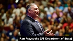 美国国务卿蓬佩奥在堪萨斯州立大学发表演讲后,参加问答活动。(2019年9月6日)