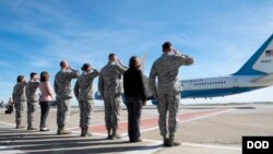 邓福德上将2018年2月1日离开加州一个美军基地前往亚太访问(美国国防部)