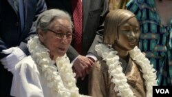 前慰安妇金博东三年前参加南加州慰安妇揭幕(美国之音国符拍摄)