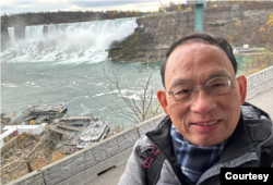 香港议会筹备委员会主席何良懋,因为在加拿大成立香港议会,被国安处以颠覆国家政权罪通缉。图为何良懋日前在加拿大拍摄的生活照。(受访者提供)