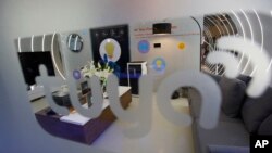 2019年1月9日,拉斯维加斯CES消费电子展上,涂鸦公司展出的智能家居模型。