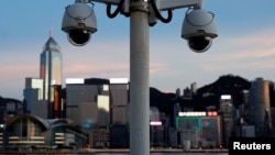 资料照:香港尖沙咀树立着的监控摄像头 (2020年7月28日)