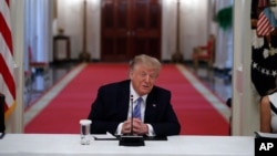 2020年7月7日特朗普总统在白宫举行的“全国安全重启美国学校对话”活动中讲话。