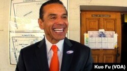 洛杉矶市长维拉莱戈沙(美国之音国符拍摄)