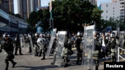 香港警方星期六(9月21日)在屯门驱散示威者。路透社