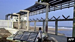 Supporters of former Ukrainian Prime Minister Yulia Tymoshenko take part in a rally in a tent camp in central Kyiv, Ukraine, May 30, 2012.