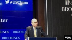 美国财政部次长内森·希茨布鲁金斯学会参加座谈(美国之音叶林拍摄)