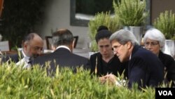 Ngoại trưởng Hoa Kỳ John Kerry họp với Ngoại trưởng Nga Sergei Lavrov sang ngày thứ 3 (14/9/2013) tại Geneve về vấn đề Syria.
