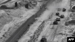 以色列军方提供的视频截图:以色列坦克和步兵在加沙北部实施一次“有针对性的袭击”。(2023年10月26日)