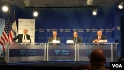 专家们在威尔逊中心讨论网路安全和灾害应变议题。 (2017年9月13日 美国之音扬之初摄)