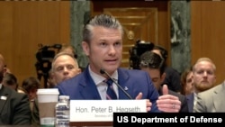 美国国防部长皮特·黑格塞斯在美国国会参议院拨款委员会国防小组委员会听证会上作证。(2025年6月11日)