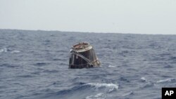 Phi thuyền Dragon, hoàn tất sứ mạng trên Trạm Không Gian trở về Trái Đất và rơi xuống Thái bình dương