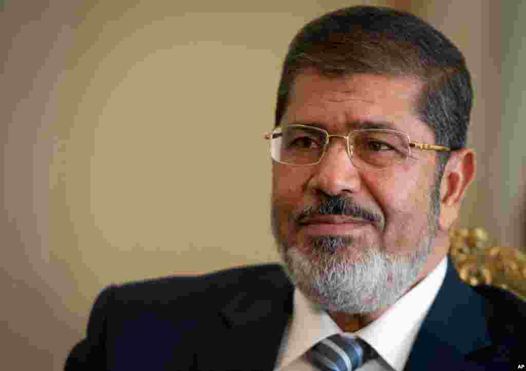 Ông Mohamed Morsi ngồi trong Dinh Ittidiya, nơi cư ngụ chính thức của Tổng thống ở Heliopolis, một vùng ở ngoại ô thủ đô Cairo. (Ảnh chụp ngày 7 tháng 10, 2012)