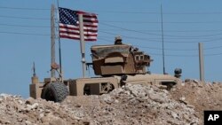 在叙利亚北部曼比季前线附近的美军。(2018年4月4日)