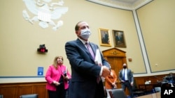 2020年10月2日美国卫生部长阿扎尔在华盛顿国会山众议院冠状病毒危机小组会议上。