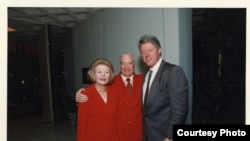 前总统克林顿和安嫩伯格夫妇(阳光之乡庄园提供)