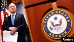 美国国会参议院军事委员会主席约翰·麦凯恩(资料照片)