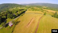 无人机镜头下的田野(美国之音国符提供)
