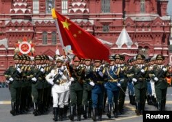 中国军人在莫斯科红场举行的纪念二战胜利70周年的庆祝仪式上。(2015年5月9ir)