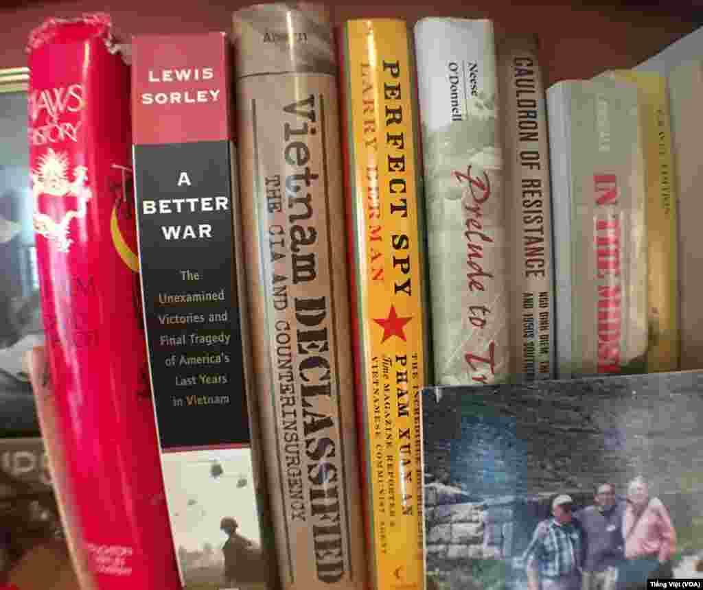 Cuốn hồi ký "Điệp viên Hoàn hảo" về "điệp viên hoàn hảo" Phạm Xuân Ẩn, người ông Phillips đã gặp khi trở lại Việt Nam đầu những năm 2000.