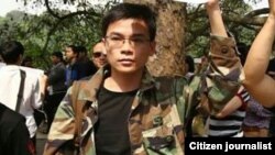 Nhà hoạt động Nguyễn Viết Dũng trong một cuộc biểu tình vì môi trường.