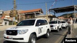 Ðoàn xe chở các thanh sát viên LHQ băng qua biên giới giữa Libăng và Syria, ngày 30/9/2013.