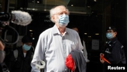 美国律师关尚义被香港警察从办公室带走。（2021年1月6日）