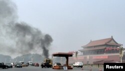 10月28日北京天安门广场城楼前,一辆旅游越野车撞车起火事件