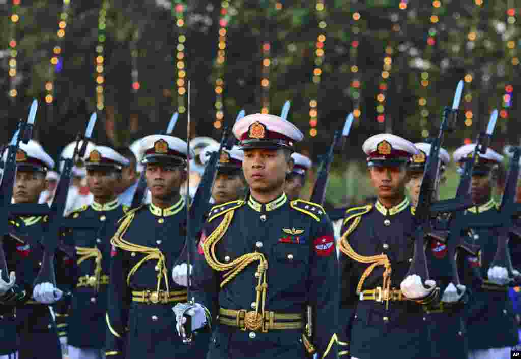 နေပြည်တော်မှာ ရှိတဲ့ မြို့တော်ခမ်းမရှေ့ ဇန်နဝါရီလ  မနက် ၄ နာရီ ၂၀ မိနစ် အချိန်ကကျင်းပတဲ့ ၆၈ နှစ်မြောက် လွတ်လပ်ရေးနေ့ အခမ်းအနား