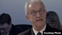 北约盟军副总司令、海军上将尼尔森2019年4月3日出席北约论坛(NATO-Engages 视频截图)