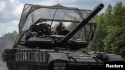 五角大楼已决定允许少数美国私人国防承包商在乌克兰境内工作,以维护和修理美国提供的武器。(路透社:2024年8月10日)