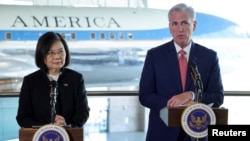 台湾总统蔡英文2023年4月过境美国时在加州与美国国会众议院议长麦卡锡会面。(路透社)