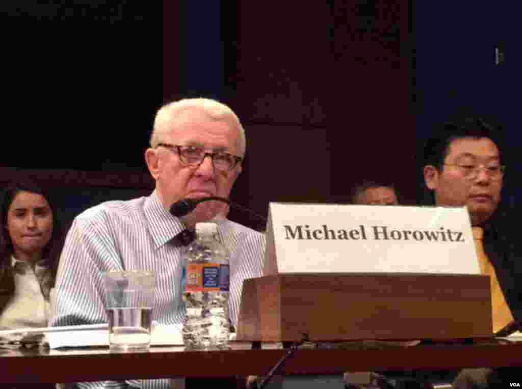 21世纪行动首席执行官霍洛维茨说,联合国对中国侵犯人权行为采取绥靖态度,美国应该运用拨款工具向联合国施加压力(美国之音杨晨拍摄)