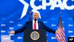 美国总统唐纳德·特朗普(Donald Trump)在2025年保守派政治行动大会(CPAC)上发表讲话。(2025年2月22日,美联社)