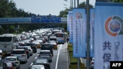 资料照:北京一街道为中非合作论坛的召开插满旗帜。(2018年9月3日)