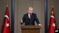 土耳其总统埃尔多安在前往中国之前在安卡拉发表声明,之后他将访问华盛顿(2017年5月12日)