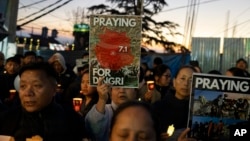 2025年1月8日流亡藏人于印度达兰萨拉举行烛光守夜活动,声援前一天在中国西部高海拔西藏地区发生的地震的遇难者。