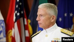 资料照片:美国南方司令部司令法勒上将在佛罗里达州迈阿密对媒体讲话。(2020年3月8日)
