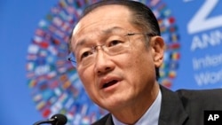 Chủ tịch Ngân hàng Thế giới Jim Yong Kim nói chuyện tại một cuộc họp báo trong thủ đô Washington, 9/10/14