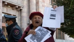 亚美尼亚人抗议纳-卡和平协议的签署(路透社2020年11月10日)