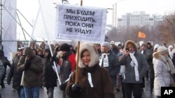 2月4日莫斯科反政府游行标语:“他们不下台,我们将示威”